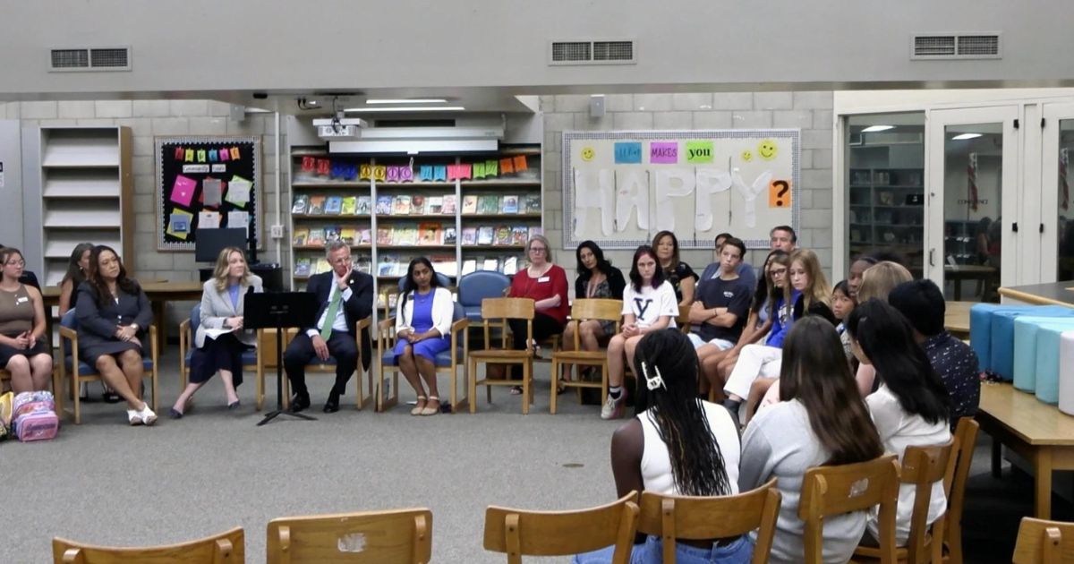 Rep. Scott Peters Facilitates Roundtable Discussion On Mental Health With Middle School Students