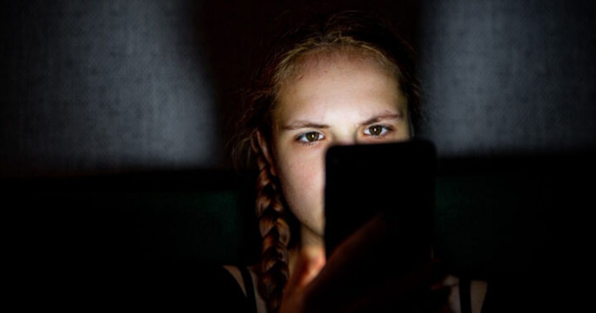 Excessive Screen Time Linked to Psychological Distress and Borderline Personality Traits in Adults