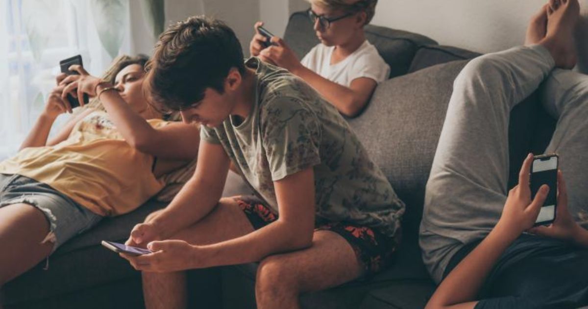 Screen Dependency, Internet Addiction and Its Impact on Youth, New Study Uncovers Disturbing Trends